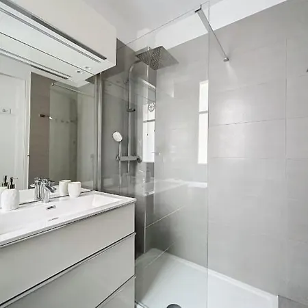 Appartement Modern Center With Big Terrace