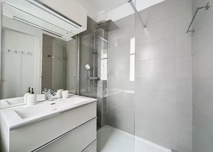 Appartement Modern Center With Big Terrace